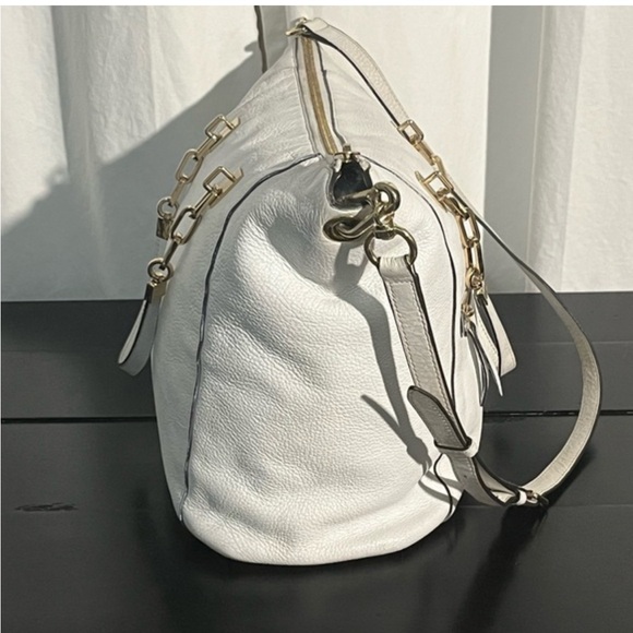 Henri Bendel 100% Pebbled Leather  Shoulder Bag Gold Accents White w HB Dustbag - Picture 6 of 17